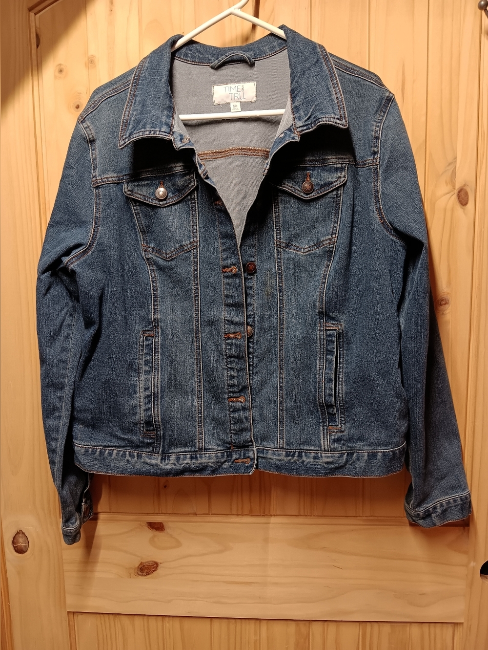 Time and Tru Women's Classic Blue Denim Jacket EUC